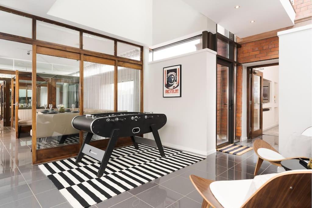 Luxury Water Tower I Roof Bar I Cinema Βίλα Κάρντιφ Εξωτερικό φωτογραφία